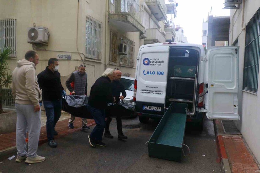 Antalya’da Yalnız Yaşayan Yaşlı Adam Evde Ölü Bulundu