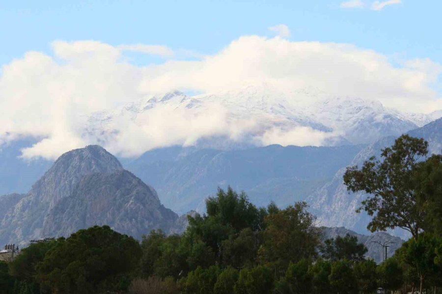 Kar, Yağmur, Güneş: Antalya 4 Saatte 3 Mevsimi Yaşadı