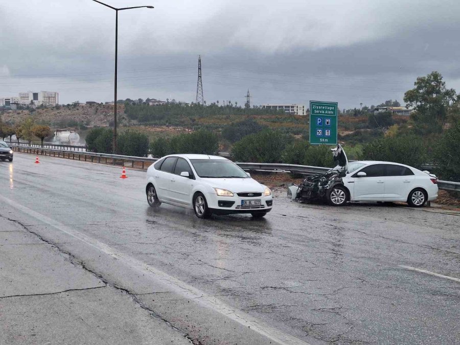 Tarsus’ta Trafik Kazası: 4 Yaralı