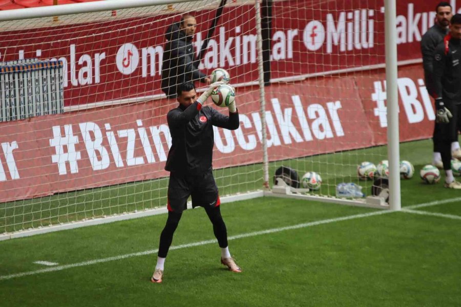 A Milli Takım, Karadağ Maçının Hazırlıklarını Sürdürdü