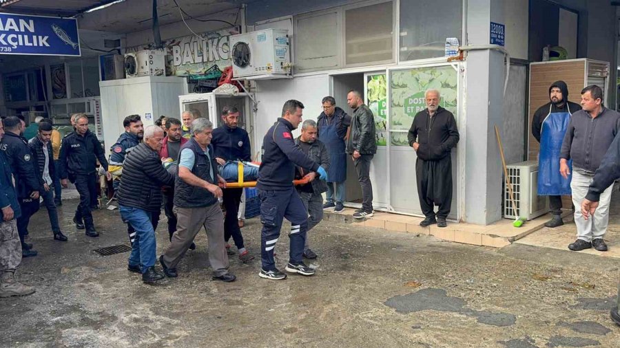 Temizlik Yaparken Gördüğü Deliği Kapatmak İçin Çıktığı Tavandan Düştü