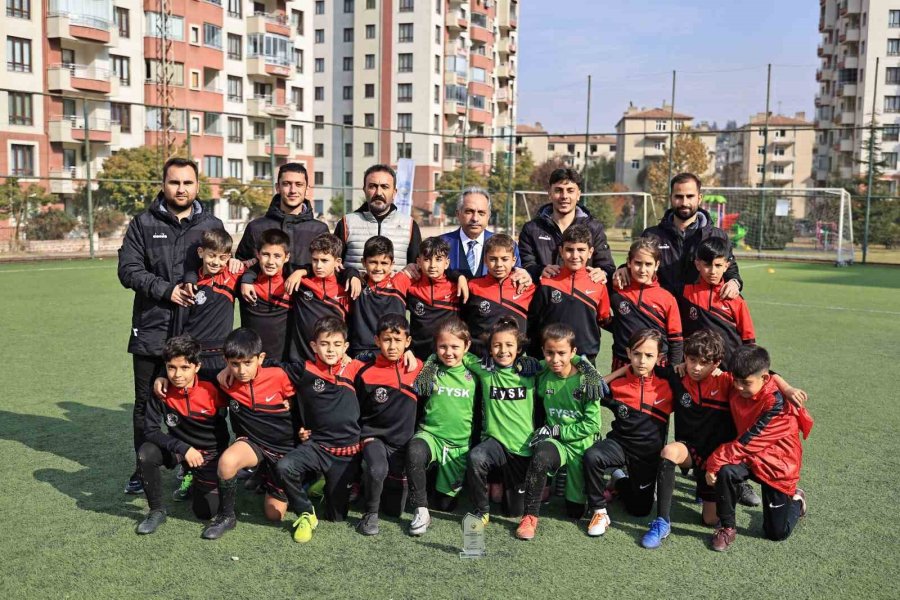 Talas’ta Öğretmenler Günü Futbol Turnuvası