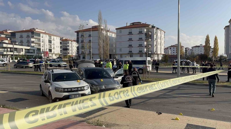 Bisikleti Kaldırıp Kaldırıma Koydun Kavgasında 1’i Polis 3 Yaralı