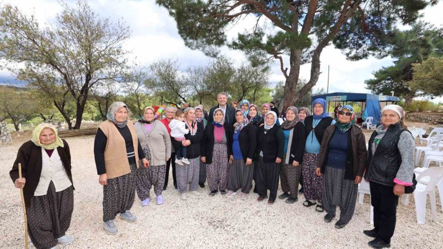 Başkan Turgut Halkın Sorunlarını Yerinde Tespit Ediyor