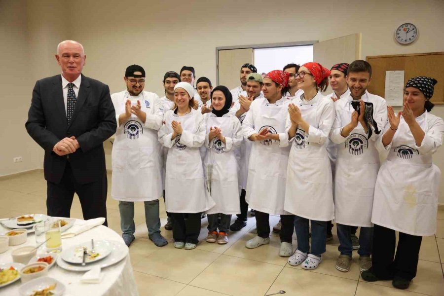 ’atıksız Mutfak Projesi’ Gıda İsrafını Azaltarak İklim Değişikliğiyle Mücadele Ediliyor