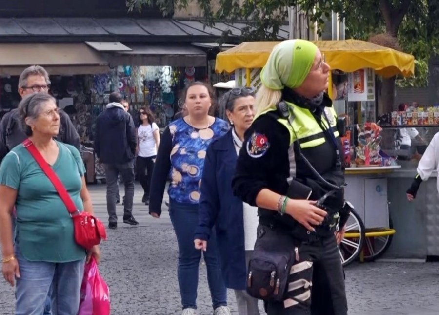 Kadın Polisin Yangın Hassasiyetine Emniyet Müdüründen Plaket