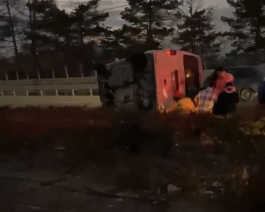 Konya’da Hafif Ticari Araç İle Minibüs Çarpıştı: 5 Yaralı