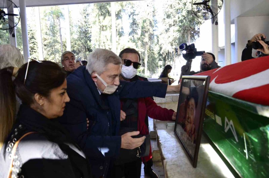 Muazzez İlmiye Çığ, Mersin’de Toprağa Verildi