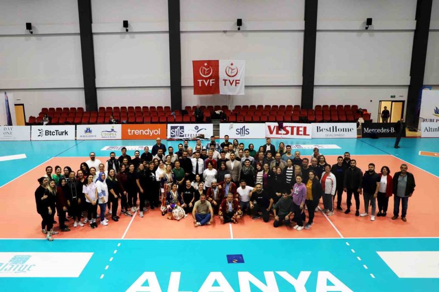 Alanya Belediyesi Zeybek Kursları Başladı