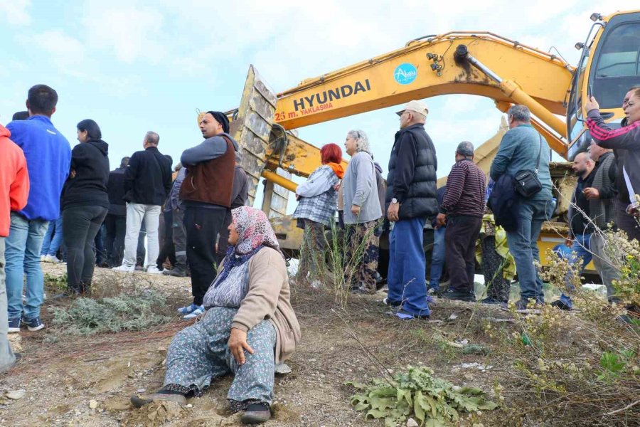 Yıkımı Yılan Hikayesine Dönen Denize Sıfır Çardaklar Yine Yıkılamadı