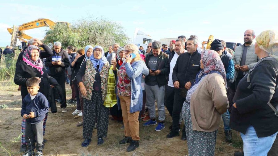 Yıkımı Yılan Hikayesine Dönen Denize Sıfır Çardaklar Yine Yıkılamadı