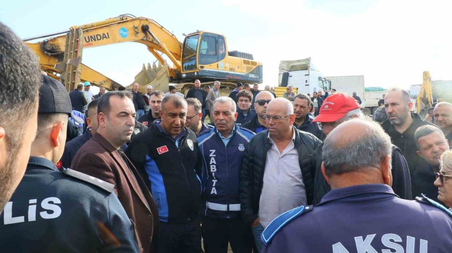 Yıkımı Yılan Hikayesine Dönen Denize Sıfır Çardaklar Yine Yıkılamadı