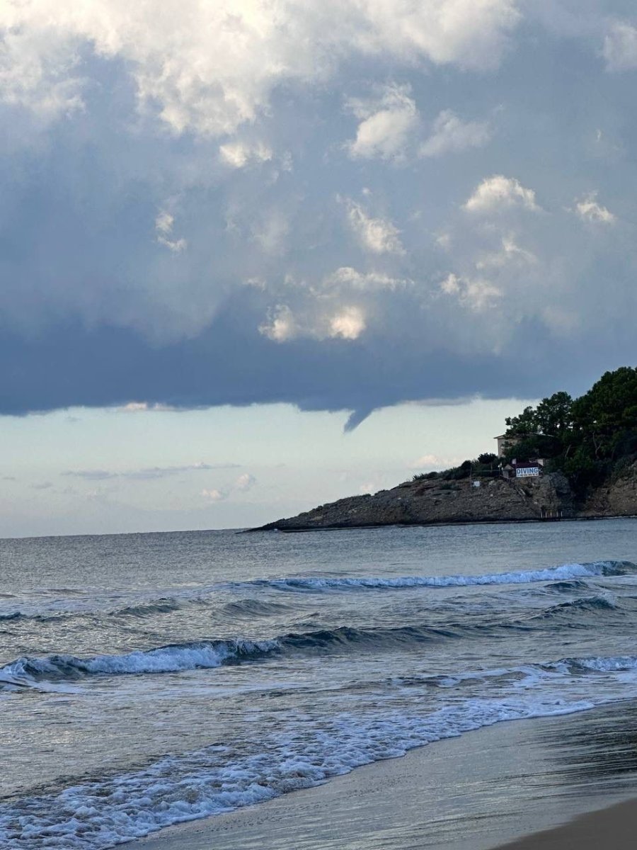 Alanya’da Aynı Anda Çıkan İki Hortum Kamerada