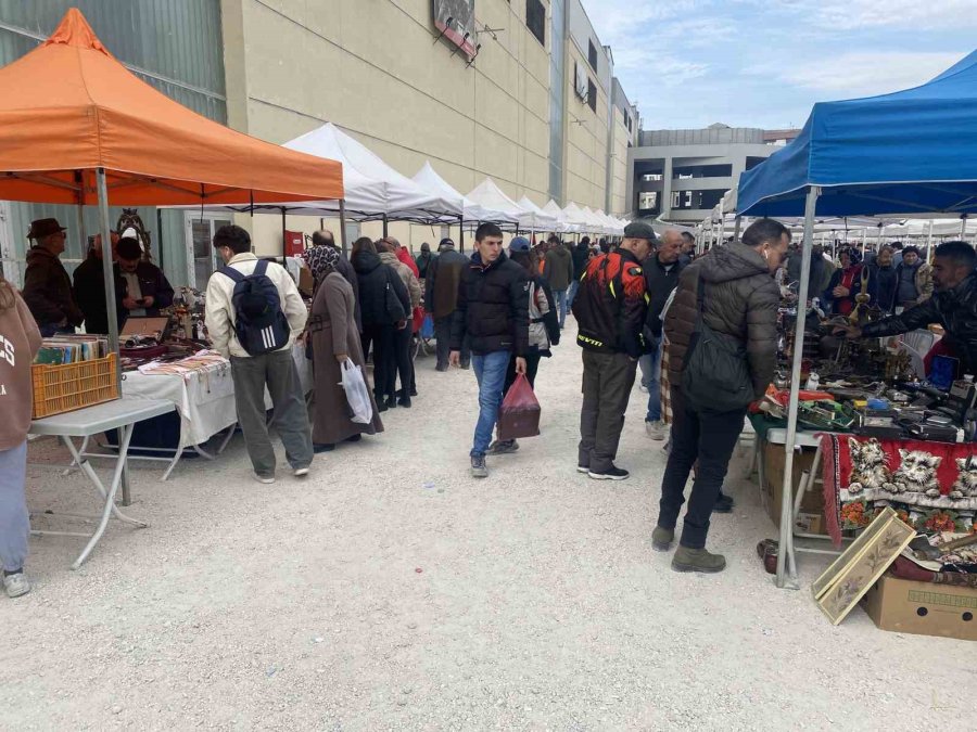 Antika Ürünler Alırken Replikalara Aldanmamak İçin Uzmanına Danışmak Önemli