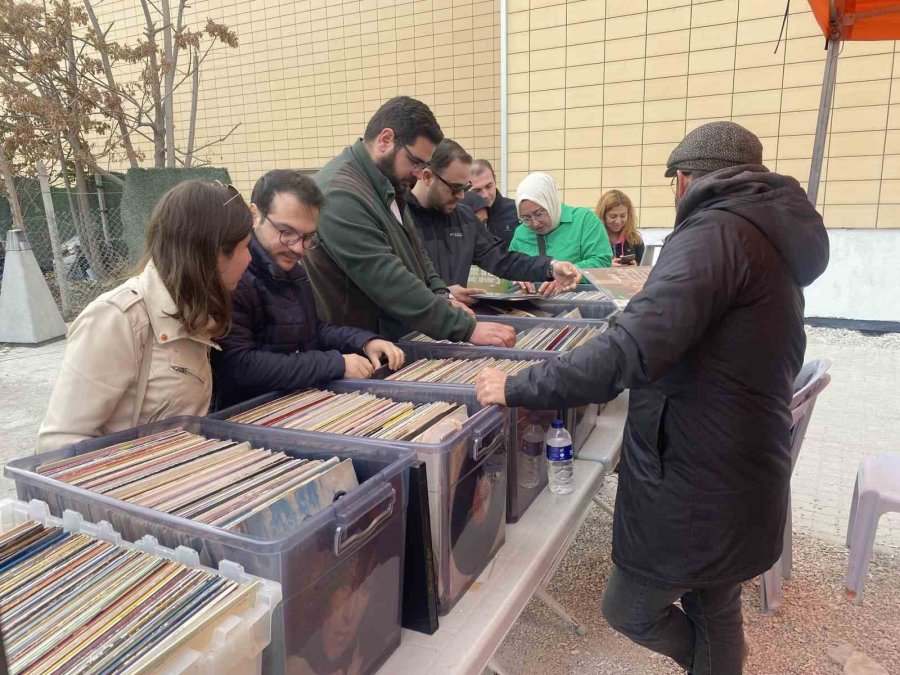 Antika Ürünler Alırken Replikalara Aldanmamak İçin Uzmanına Danışmak Önemli