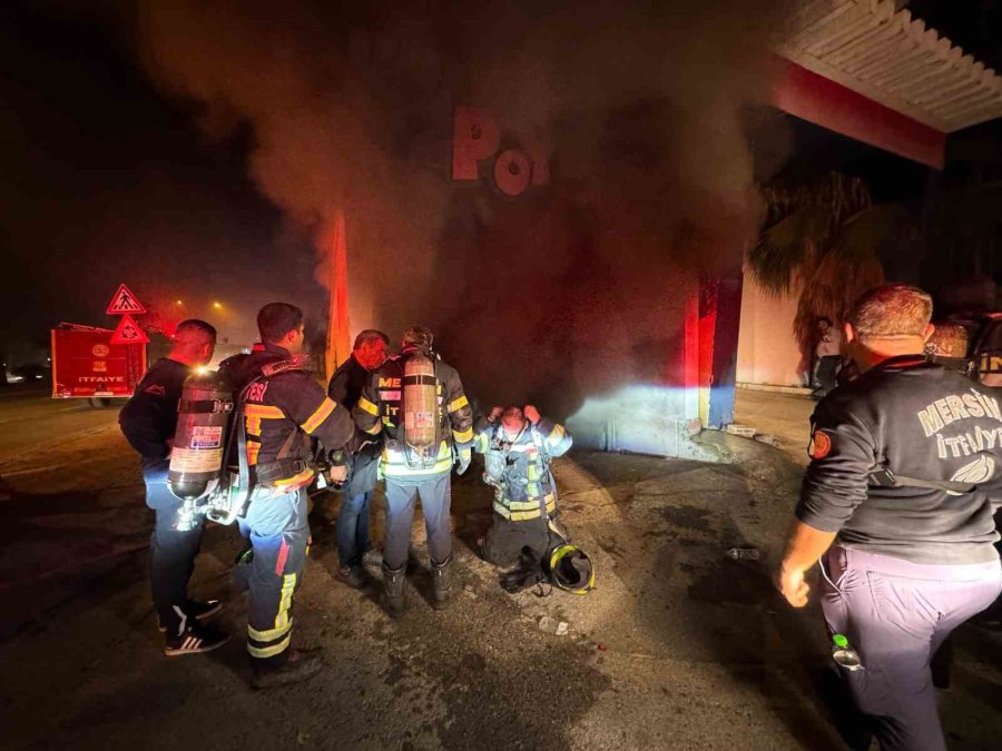 Mersin’de Tekstil Atölyesinde Yangın: 4 İşçi Dumandan Etkilendi