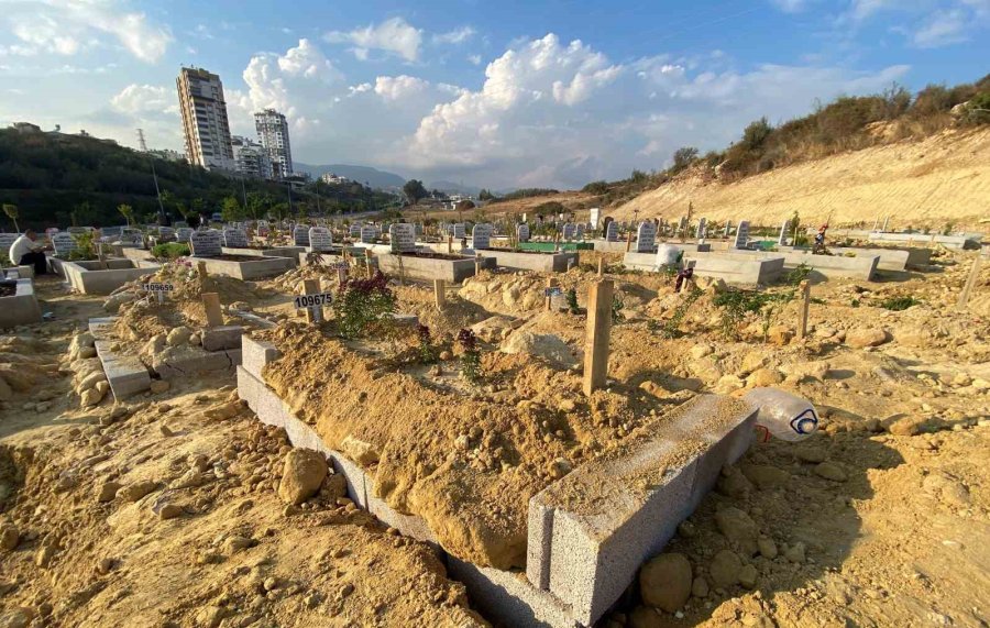 Arkadaşı Tarafından Öldürülen Kadın Toprağa Verildi