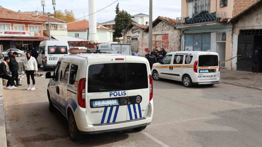 Kız Kardeşi Ablasını Tabancayla Öldürülmüş Halde Buldu