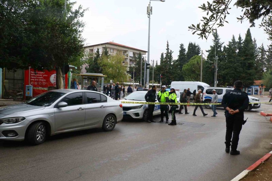 Sgk İl Müdürlüğü Bahçesinde Bıraktığı Sırt Çantası Polisi Alarma Geçirdi