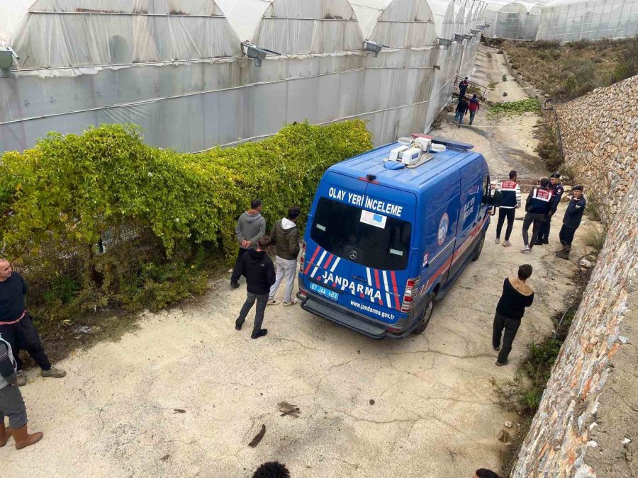 Muz Serasında Raylı Sisteme Ait Kasanın Halatı Koptu, Ortalık Savaş Alanına Döndü: 2 Ölü, 2 Yaralı