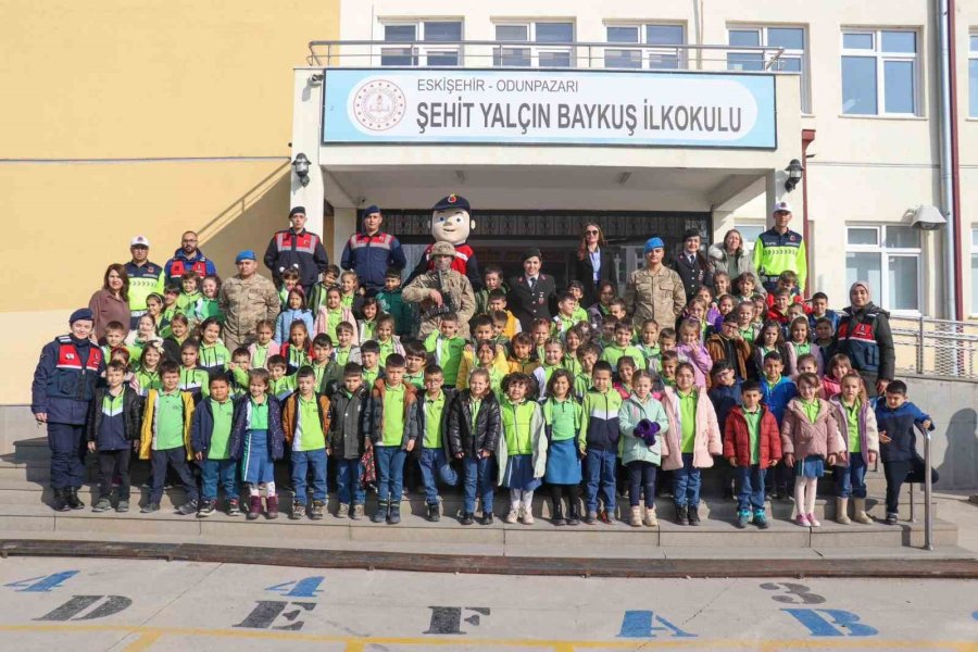 Dünya Çocuk Hakları Günü Nedeniyle Jandarma Ekiplerinden İlkokul Ziyareti