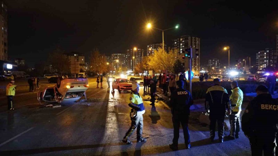 Takla Atan Otomobilinin Kapıları Zarar Görmesin Diye Vinç Getirtti