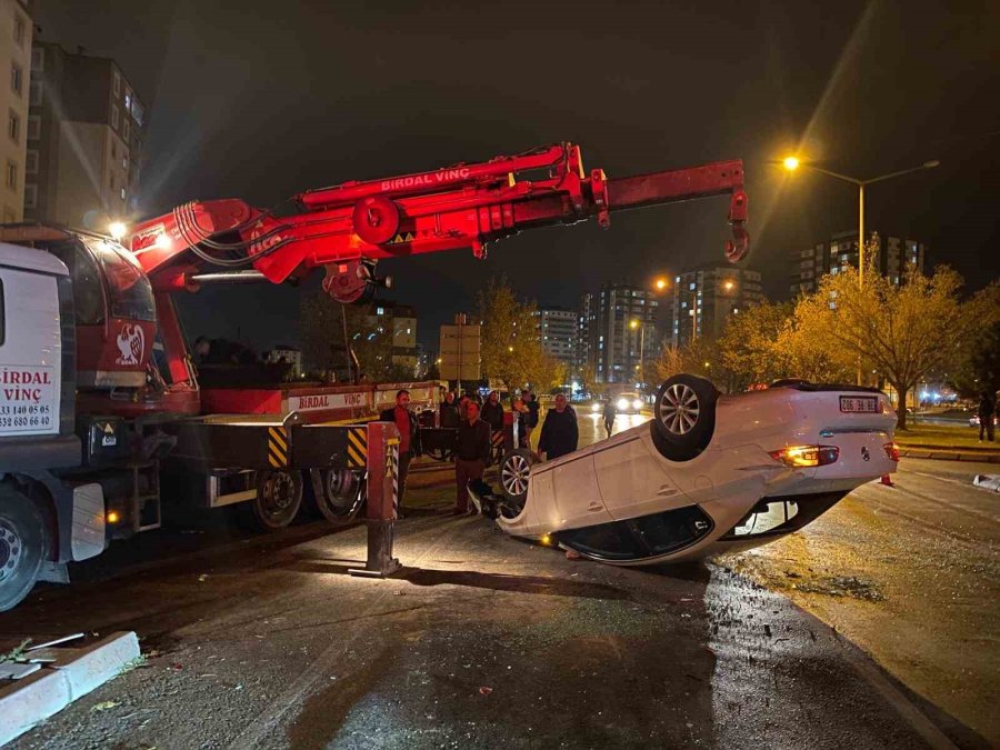 Takla Atan Otomobilinin Kapıları Zarar Görmesin Diye Vinç Getirtti