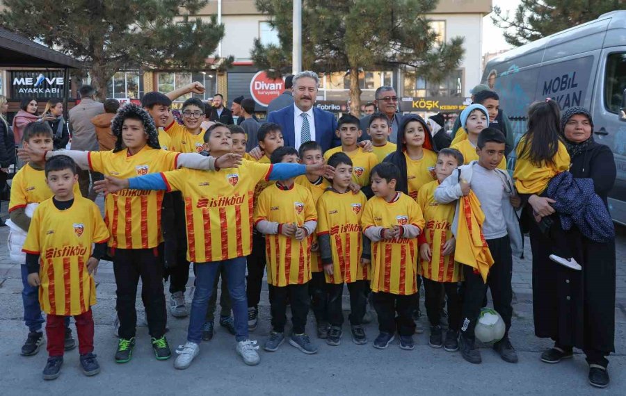 Başkan Palancıoğlu, ’mobil Başkanla’ Gönülleri Fethediyor