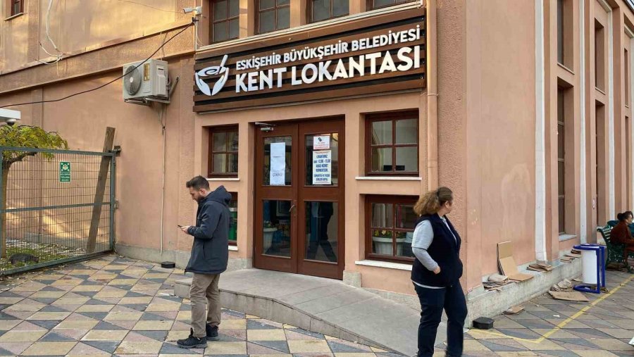 Eskişehir Büyükşehir Belediyesi’nin Açtığı Kent Lokantası Binasının Depreme Dayanıksız Olduğu İddiası