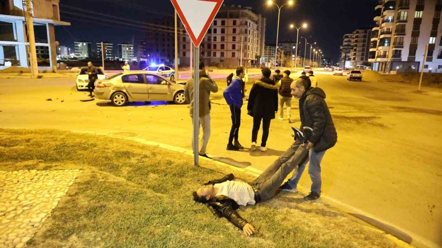 Şoka Giren Sürücü Önce Bayıldı, Ayılıp Ağladı, Sonra Da Sarıldı