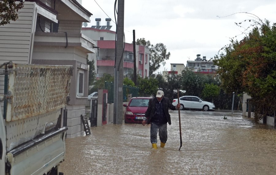 Antalya’da Ünlü Turizm Merkezi Sular Altında