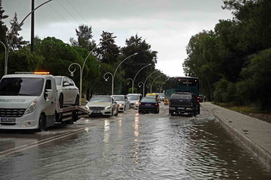 Antalya’da Ünlü Turizm Merkezi Sular Altında