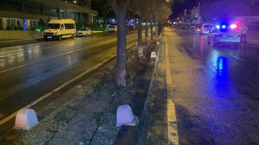 Karaman’da Kontrolden Çıkan Otomobil Ağaca Çarptı: 1 Yaralı