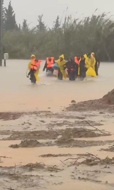 Antalya’da Sal Ve Dolu Seraları Vurdu