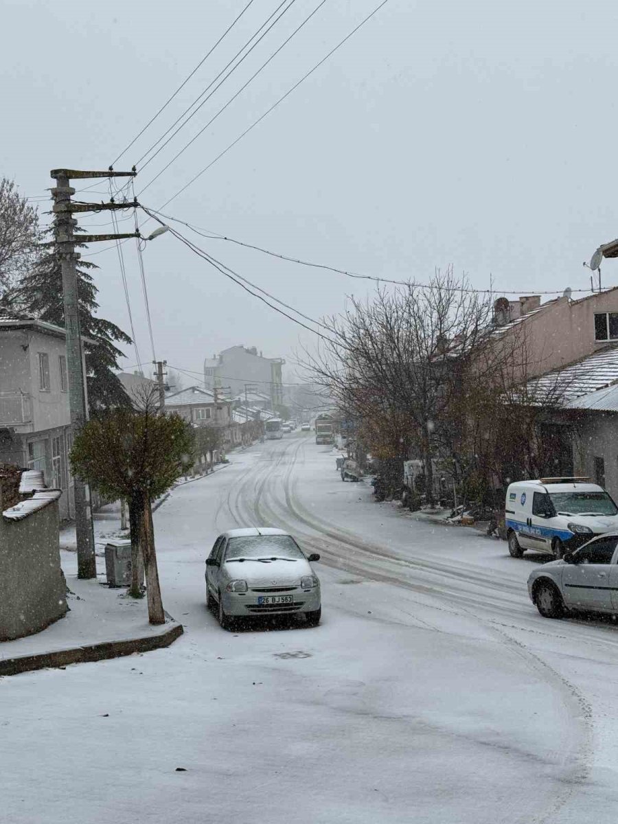 Eskişehir’de Kış Mevsiminin İlk Kar Yağışı Başladı