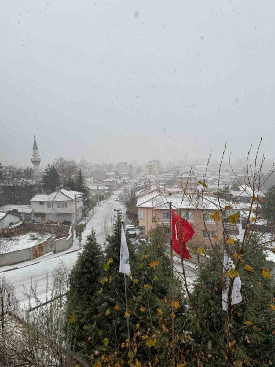 Eskişehir’de Kış Mevsiminin İlk Kar Yağışı Başladı