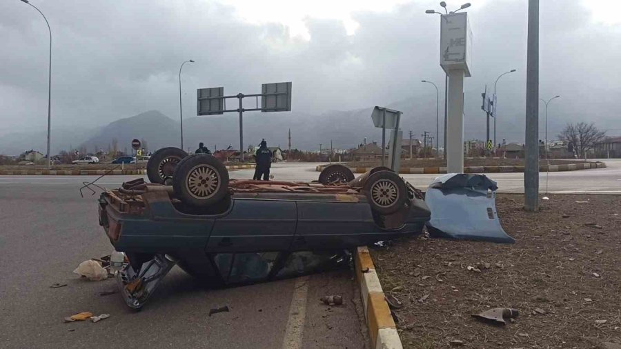 Konya’da İki Otomobil Çarpıştı: 1 Yaralı