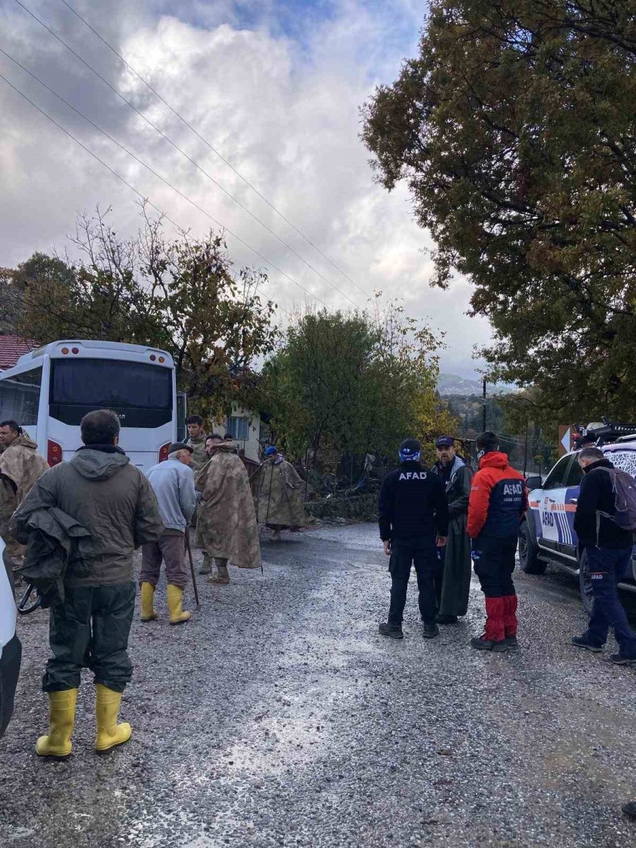 Mantar Toplamak İçin Çıkıp Bitkin Halde Bulunan Yaşlı Adam Hastanede Hayatını Kaybetti