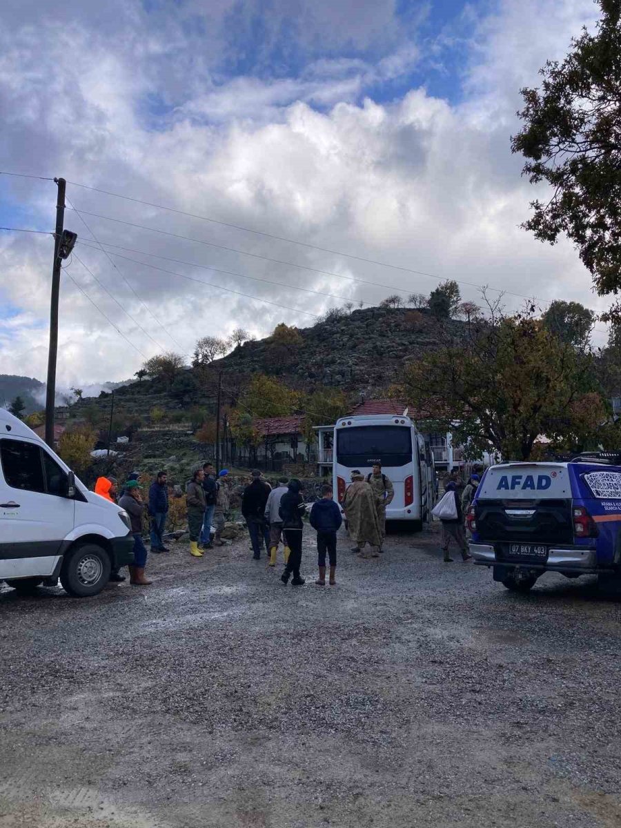 Mantar Toplamak İçin Çıkıp Bitkin Halde Bulunan Yaşlı Adam Hastanede Hayatını Kaybetti