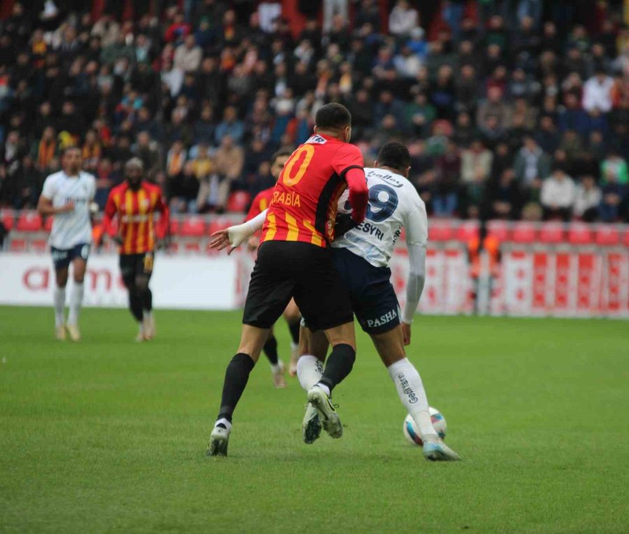 Trendyol Süper Lig: Kayserispor: 0 - Fenerbahçe: 2 (maç Devam Ediyor)