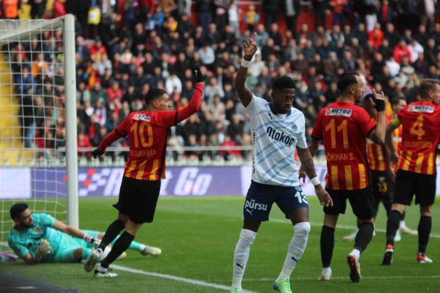 Trendyol Süper Lig: Kayserispor: 0 - Fenerbahçe: 2 (maç Devam Ediyor)