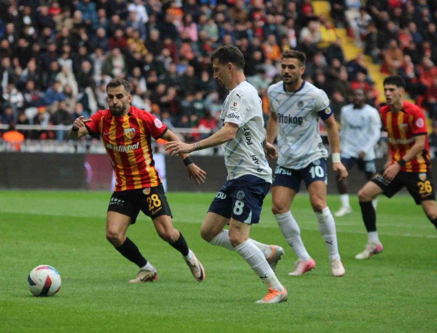 Trendyol Süper Lig: Kayserispor: 1 - Fenerbahçe: 3 (ilk Yarı)