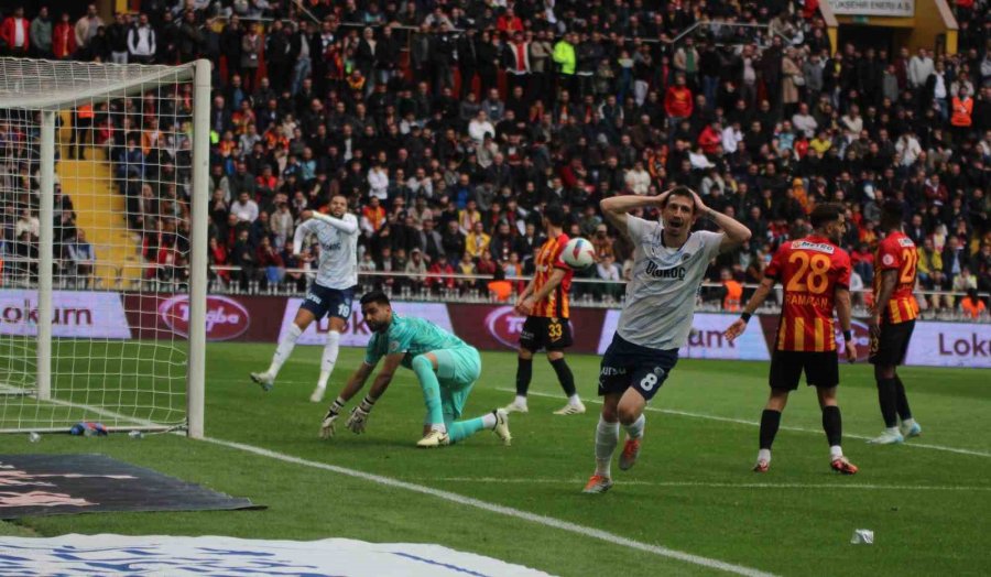 Trendyol Süper Lig: Kayserispor: 1 - Fenerbahçe: 3 (ilk Yarı)