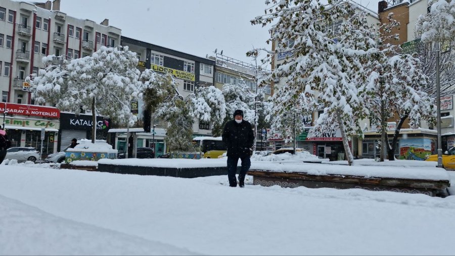 Mevsimin İlk Karı Aksaray’ı Beyaza Bürüdü