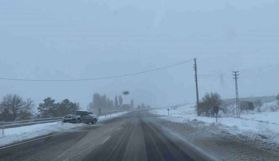 Aksaray’da Nevşehir Ve Konya Karayolları Trafiğe Kapatıldı