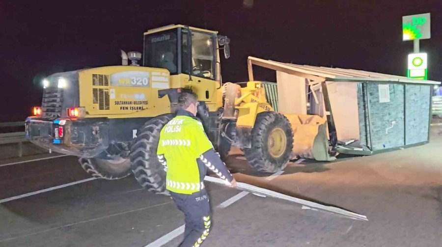 Aksaray’da Polisin Karayolunda Konteyner Mücadelesi