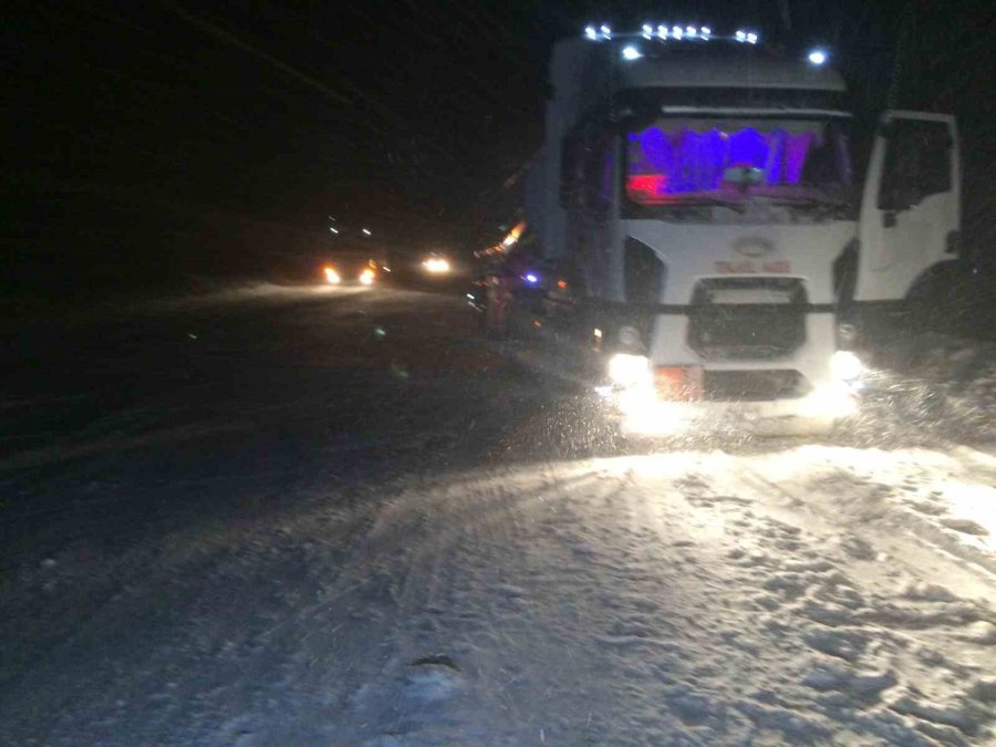 Antalya-konya Karayolu’nda Mevsimin İlk Kar Yağışı Başladı