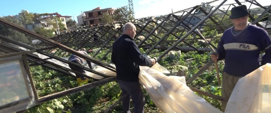 Alanya’da Sağanak Ve Fırtına Sebze İle Meyveleri Vurdu