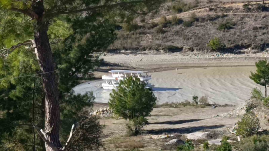 Okul, Restoran Ve Evlerin Çatıları Uçtu, Fırtına Hayatı Felç Etti