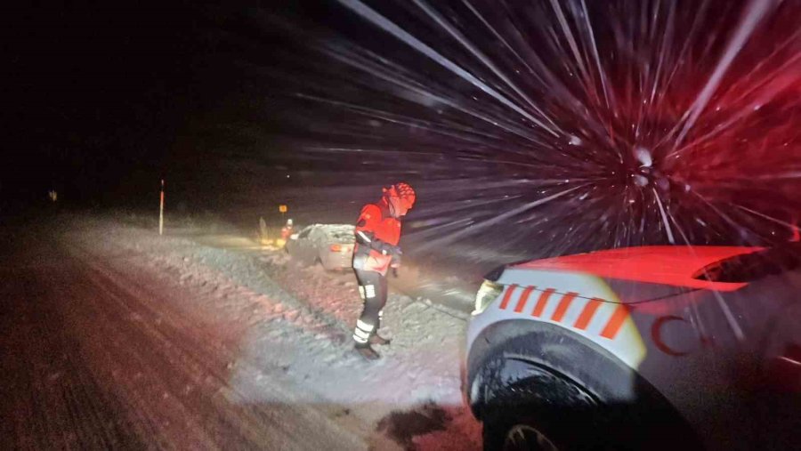 Kayseri-malatya Karayolu 8 Saattir Ulaşıma Kapalı